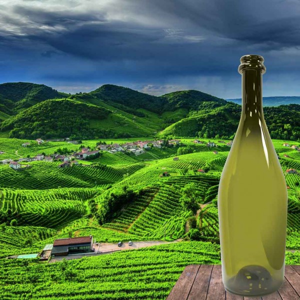 bottiglia spumante nelle colline Unesco